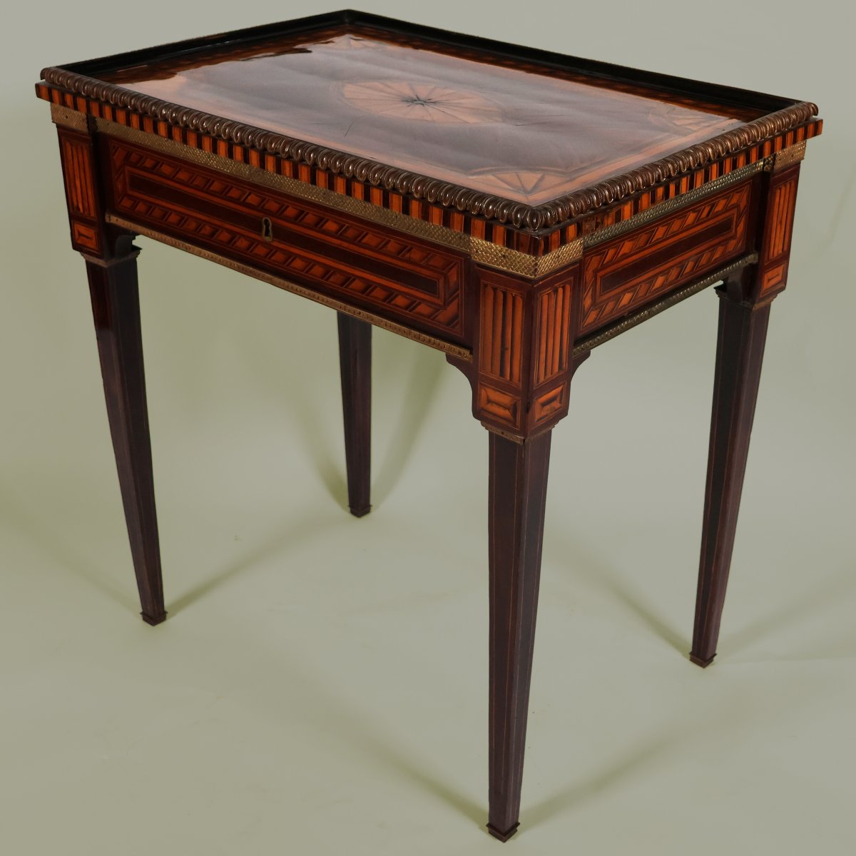 Tavolino intarsiato in varie essenze, Sicilia, XVIII secolo-photo-4