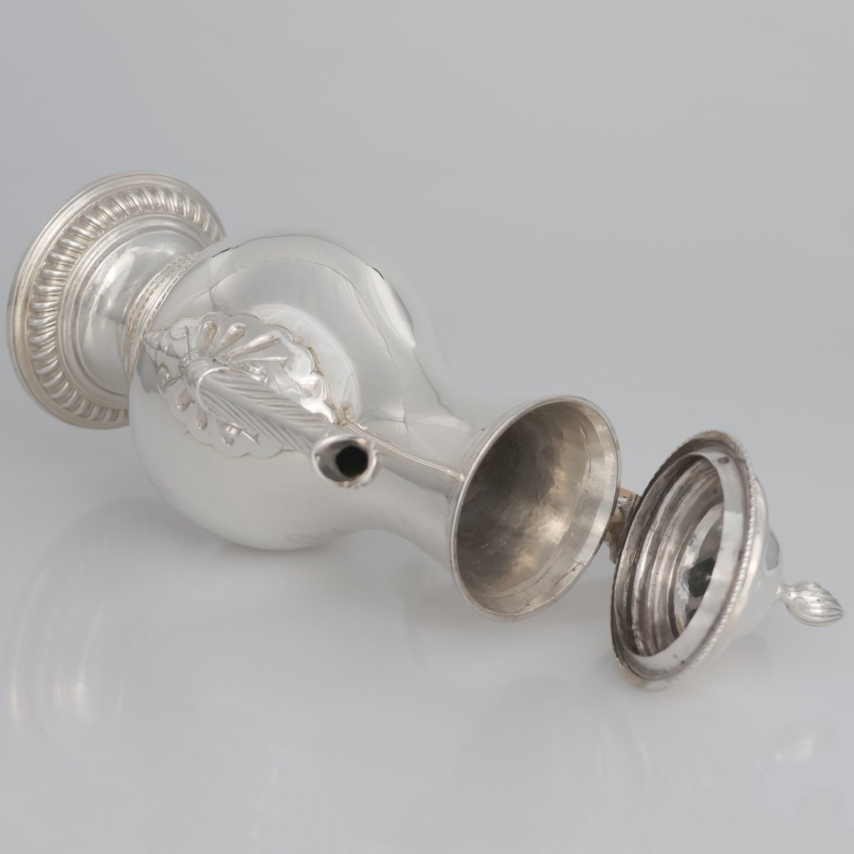 Caffettiera in argento con manico in legno Giorgio III, Charles Wright, Londra, 1771-photo-4