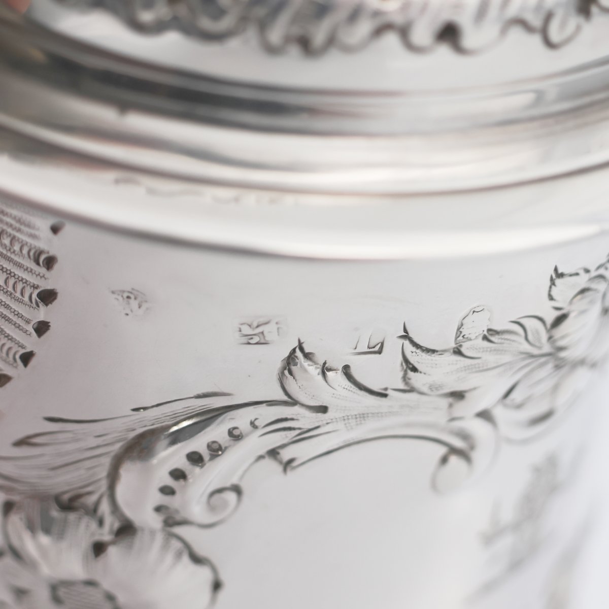 Versatoio con coperchio in argento sterling Giorgio II, Londra, 1734-photo-2