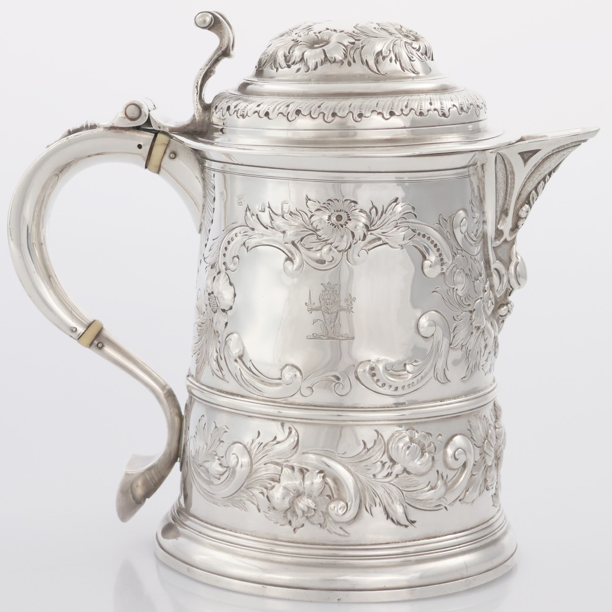 Versatoio con coperchio in argento sterling Giorgio II, Londra, 1734