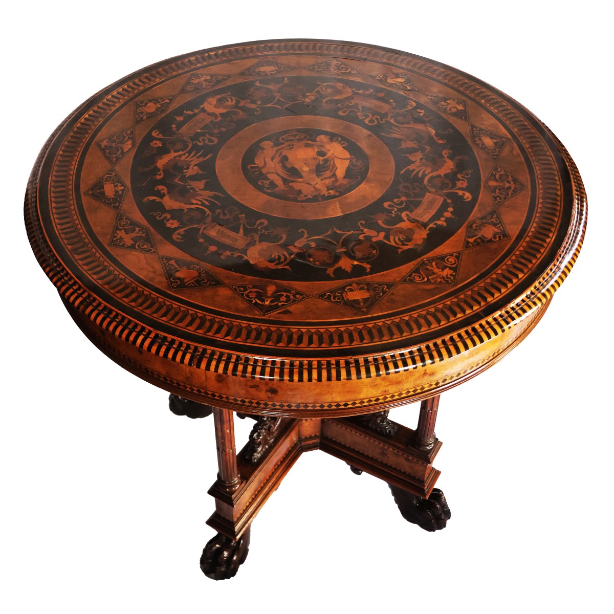 Tavolino in radica di olmo, intarsi in ebano e legni pregiati. Toscana, seconda metà XIX secolo