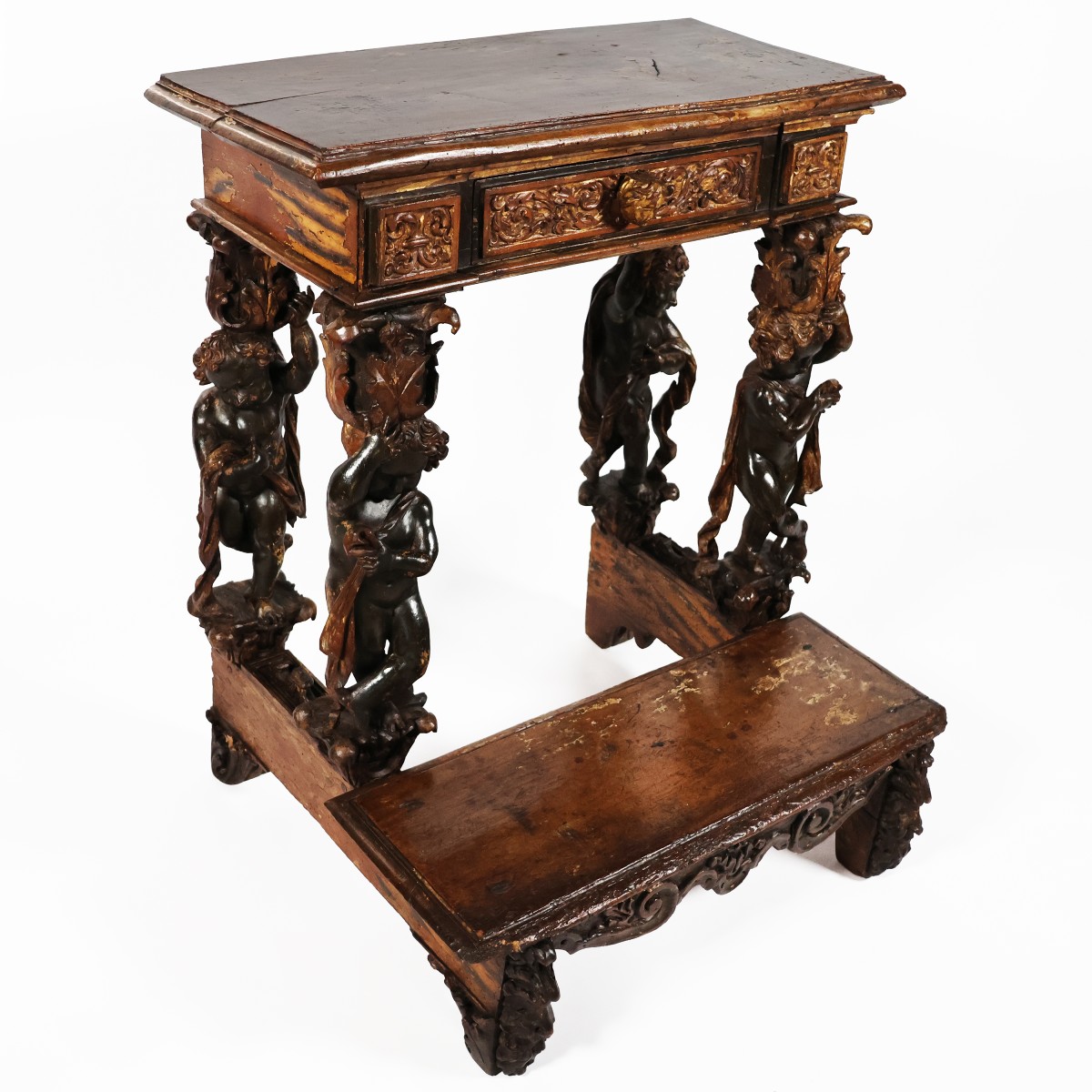 Inginocchiatoio in legno scolpito, intagliato e dorato, Italia, XVII-XVIII secolo