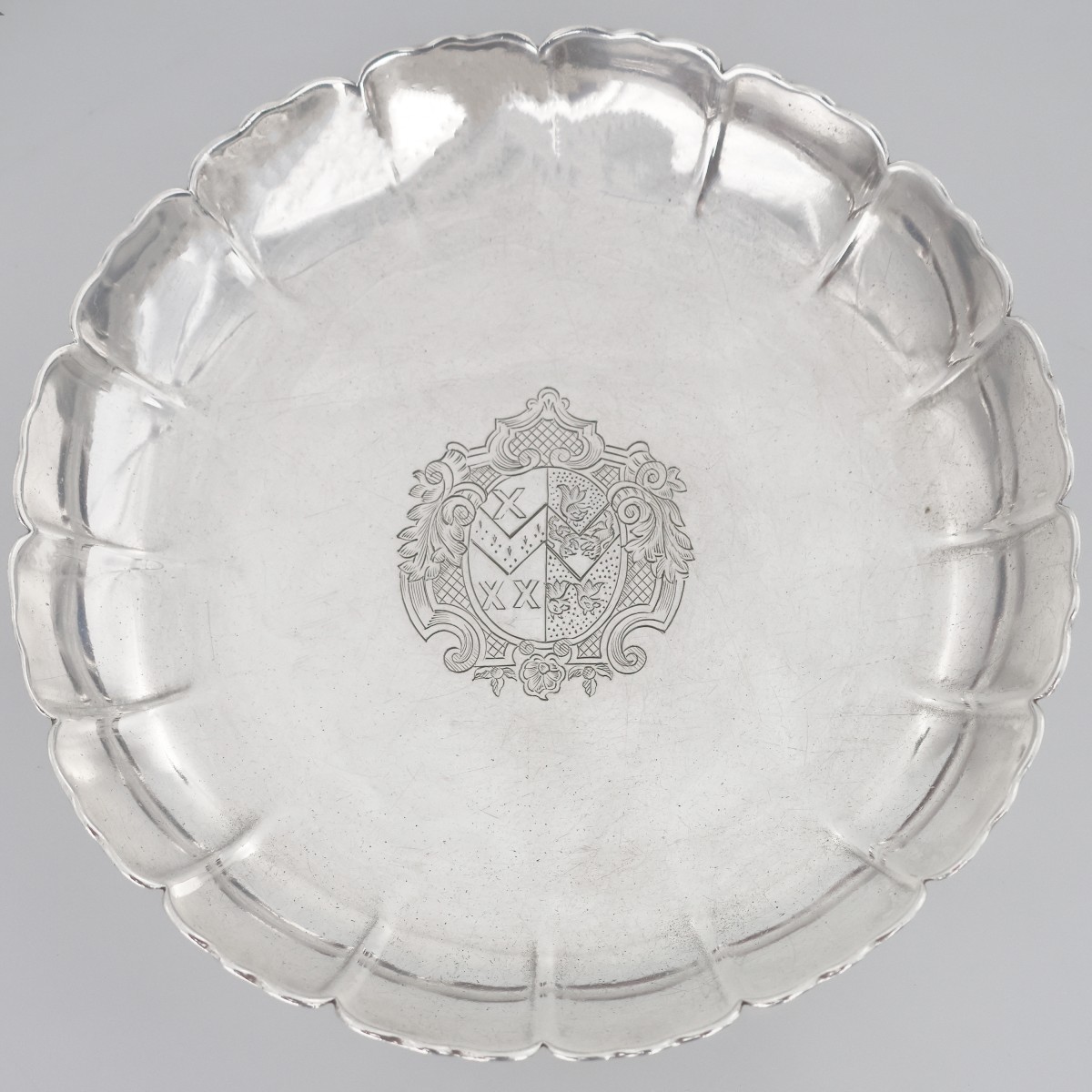 Salver in argento Britannia Giorgio I, Paul de Lamerie, Londra, 1717