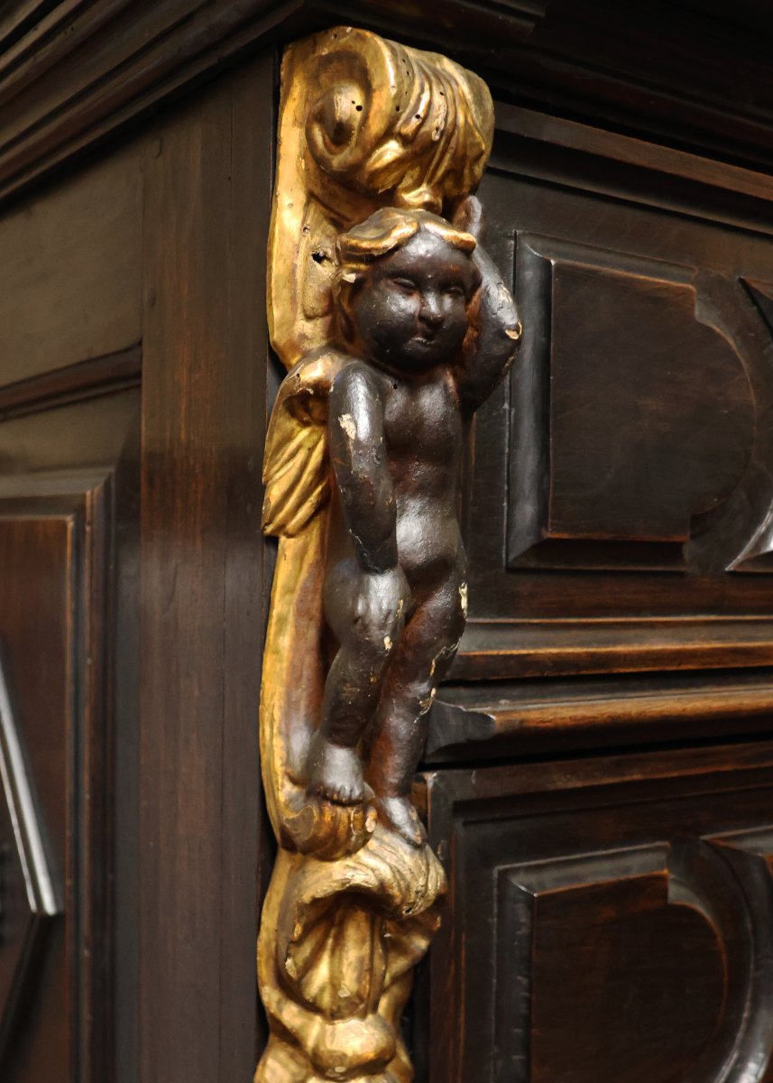 Canterano in legno di noce con lesene dorate e putti moreschi, Ducato di Mantova, XVII secolo-photo-2