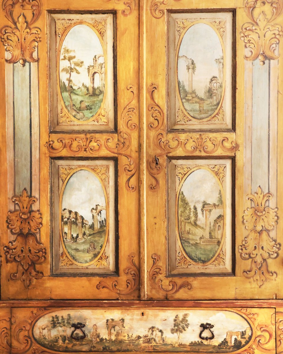 Armadio in legno dipinto a festoni e capricci architettonici, Marche, XVIII secolo-photo-3