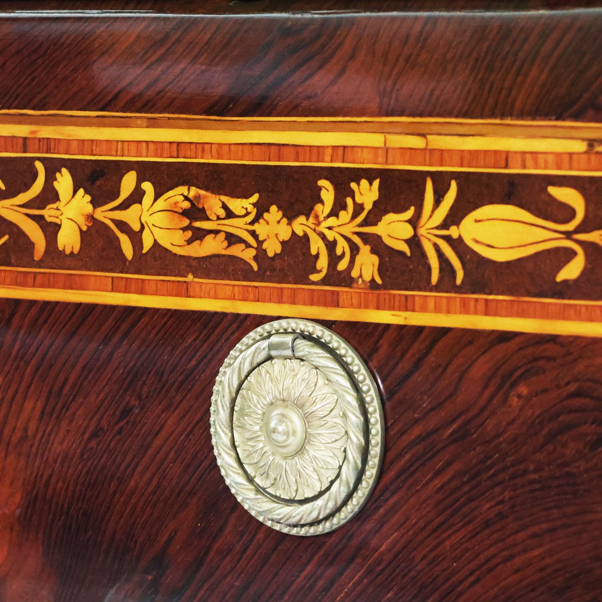 Comò lastronato in palissandro ed intarsi in legni vari, Lombardia, fine XVIII secolo-photo-1