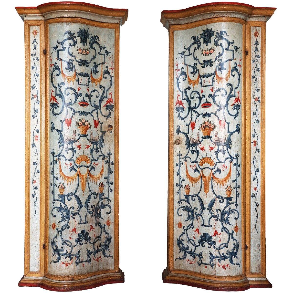 Coppia di armadi in legno intagliato e laccato, Venezia, metà XVIII secolo