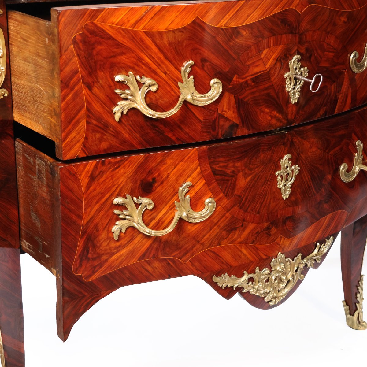 Comò lastronato in legno di viola, marchiato Christophe Wolff, Parigi, metà XVIII secolo-photo-4