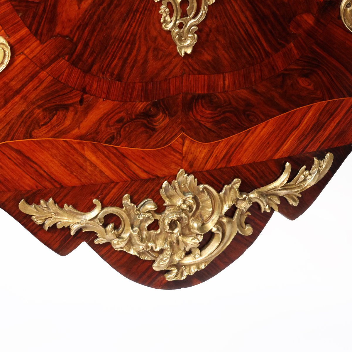 Comò lastronato in legno di viola, marchiato Christophe Wolff, Parigi, metà XVIII secolo-photo-2