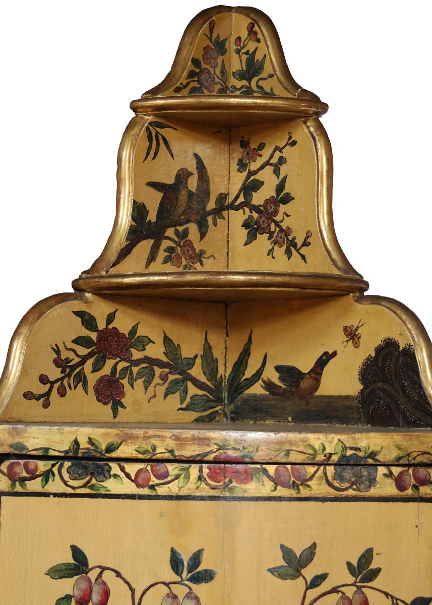 Coppia di cantonali in legno laccato e decorato in policromia, Piemonte, metà XVIII secolo-photo-3