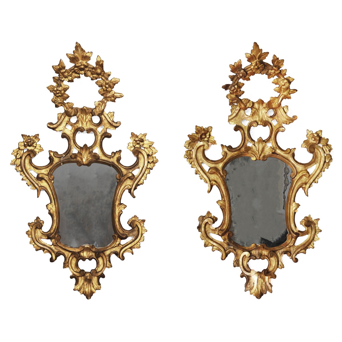Coppia di specchiere in legno intagliato e dorato. Veneto, XVIII secolo