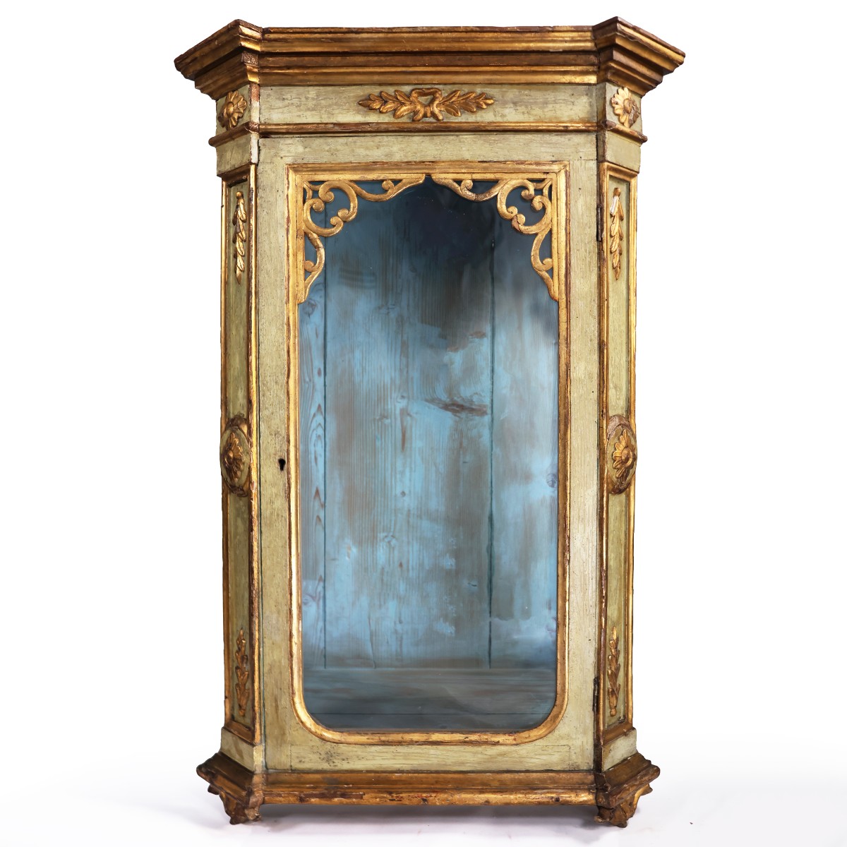 Vetrinetta in legno laccato in verde e oro. Italia, XIX secolo