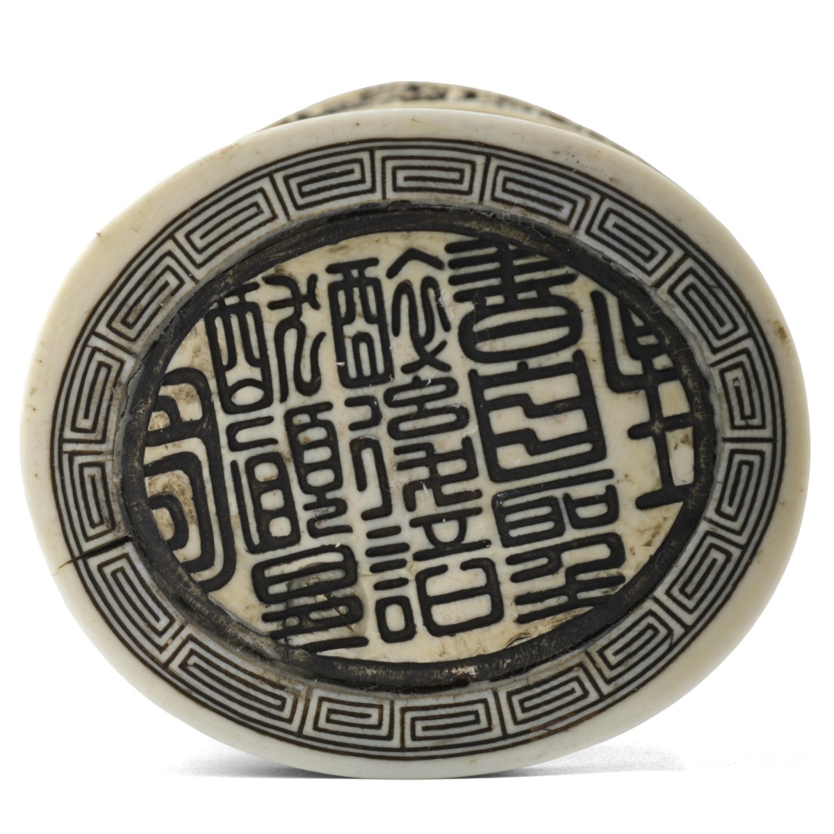 Tempio in avorio. All'interno divinità Buddhista con Drago. Giappone, Periodo Meiji, 1868-1912-photo-1