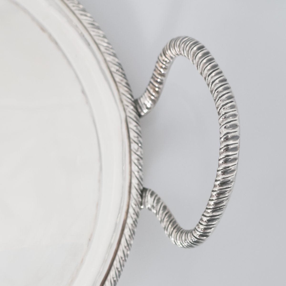 Vassoio biansato in argento fuso e sbalzato, Zuan Piero Grappiglia, Venezia, XVIII secolo-photo-3