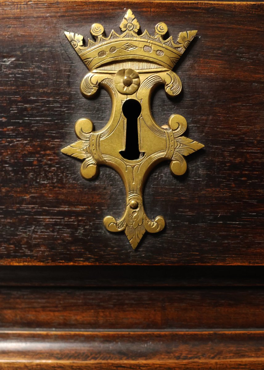 Canterano in legno di noce con lesene dorate e putti moreschi, Ducato di Mantova, XVII secolo-photo-3