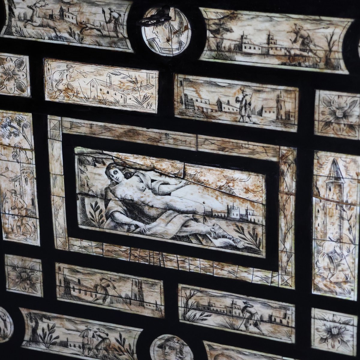 Stipo monetiere in legno ebanizzato e formelle in avorio, XVII-XVIII secolo-photo-3