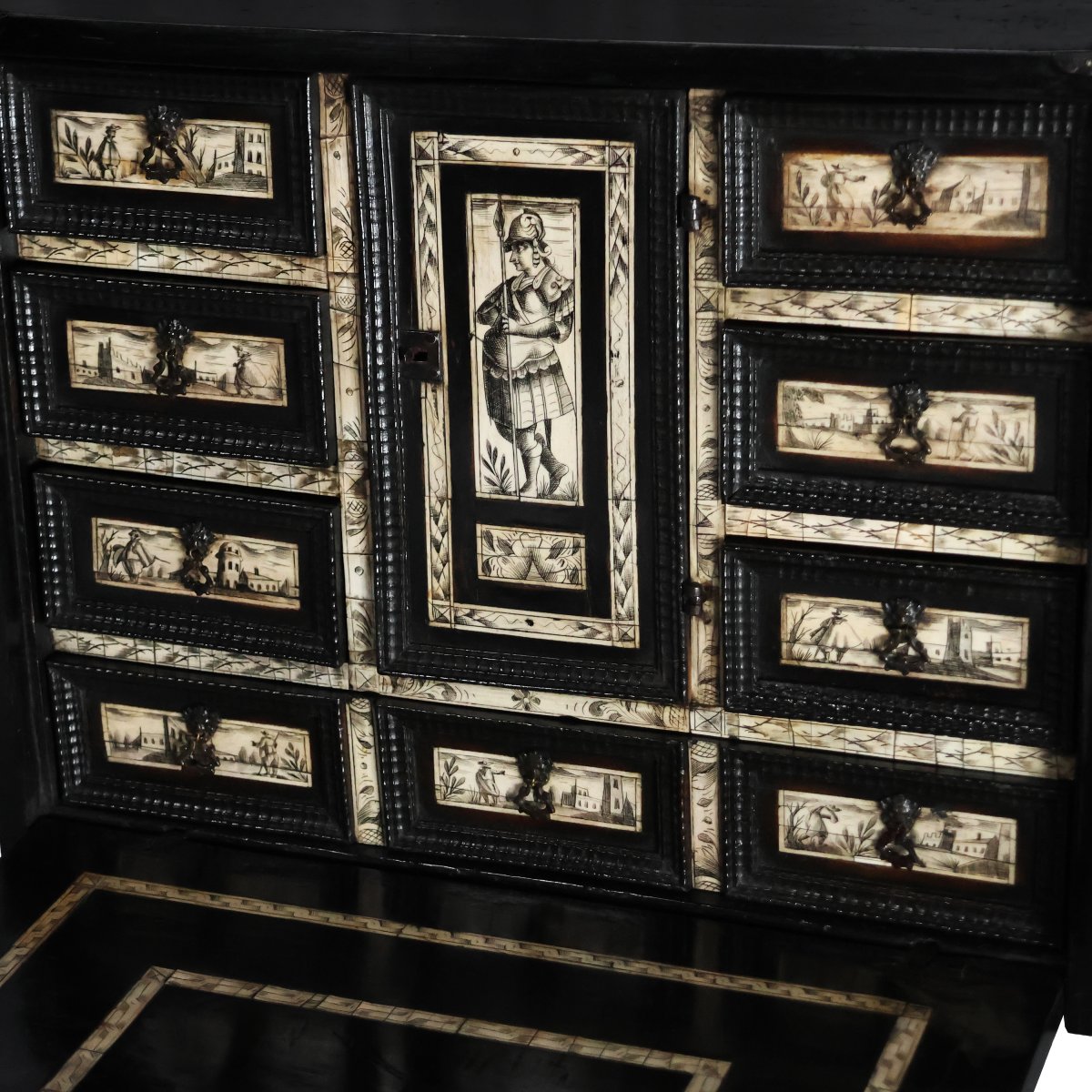 Stipo monetiere in legno ebanizzato e formelle in avorio, XVII-XVIII secolo-photo-2