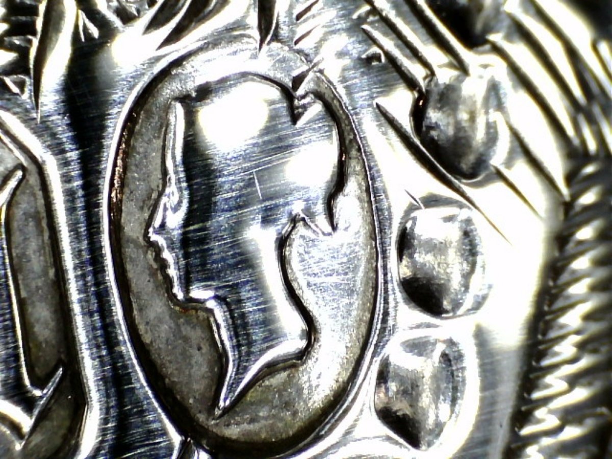 Versatoio con coperchio in argento, Regina Vittoria, Samuel Smily Goldsmiths, Londra, 1868-photo-7