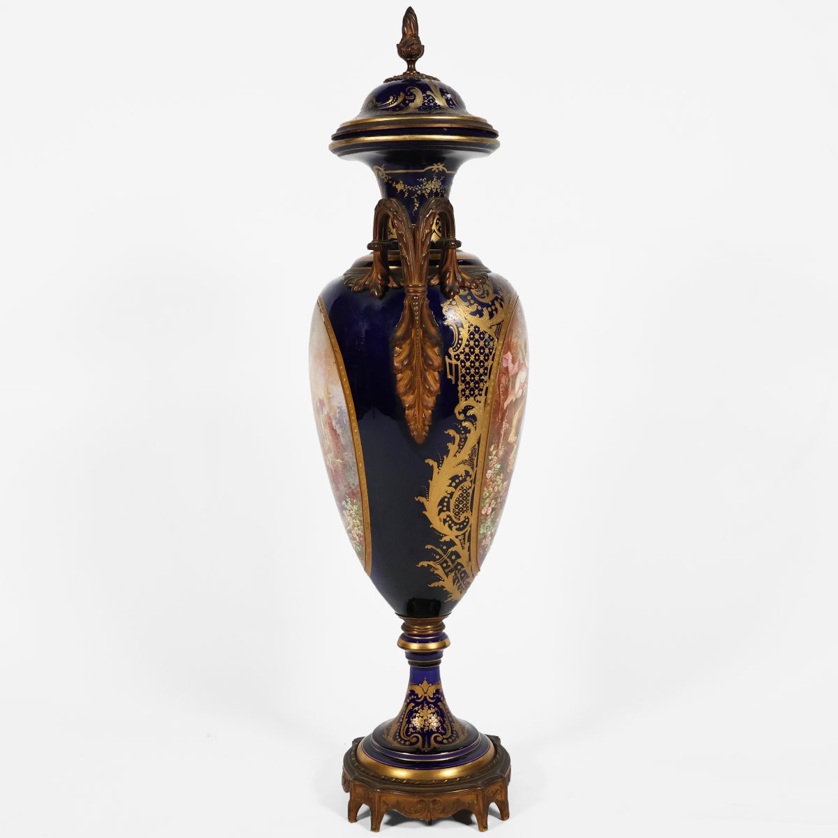 Vaso Francese nello stile di Sèvres. Dipinti firmati Poitevin. Fine XIX secolo-photo-2