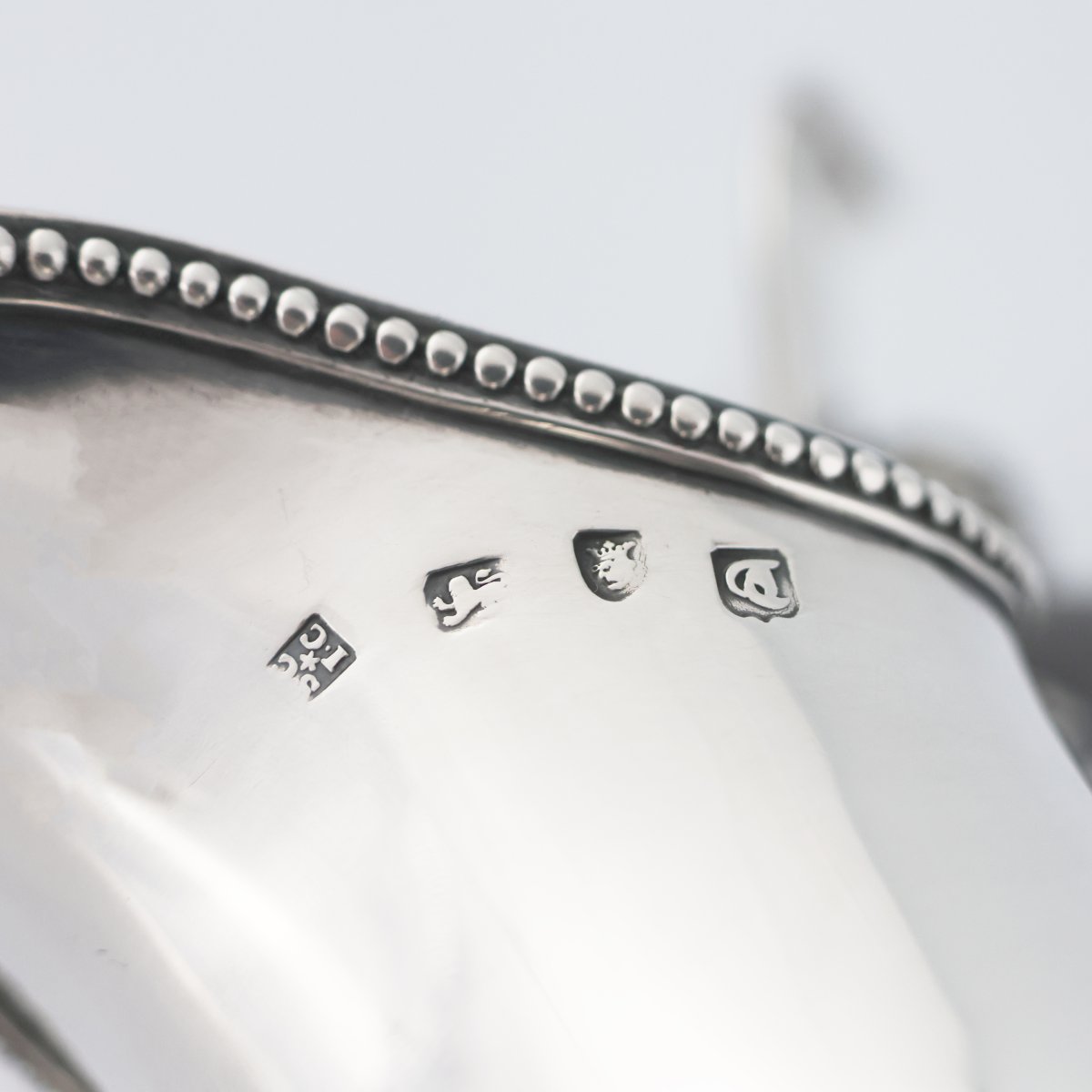 Cioccolatiera in argento sterling Giorgio II, Sebastian & James Crespell, Londra, 1774-photo-1