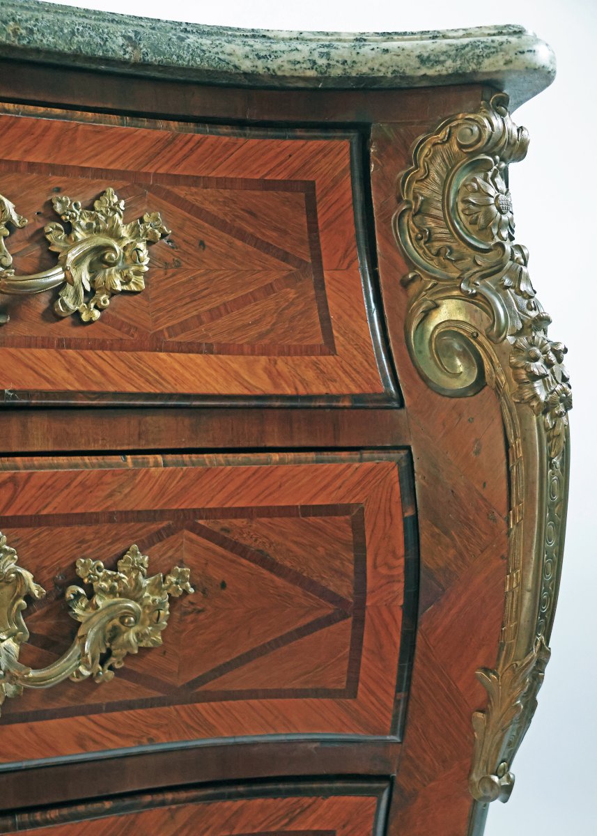 Cassettone Luigi XV intarsi in legni vari applicazioni bronzo dorato. Francia metà XVIII secolo-photo-2