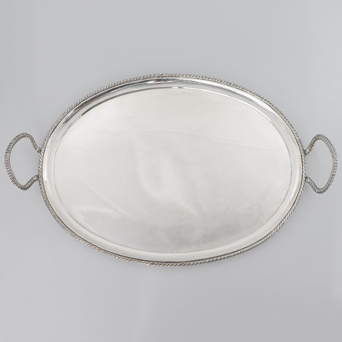 Vassoio biansato in argento, saggiatore Zuan Piero Grappiglia, Venezia, XVIII secolo
