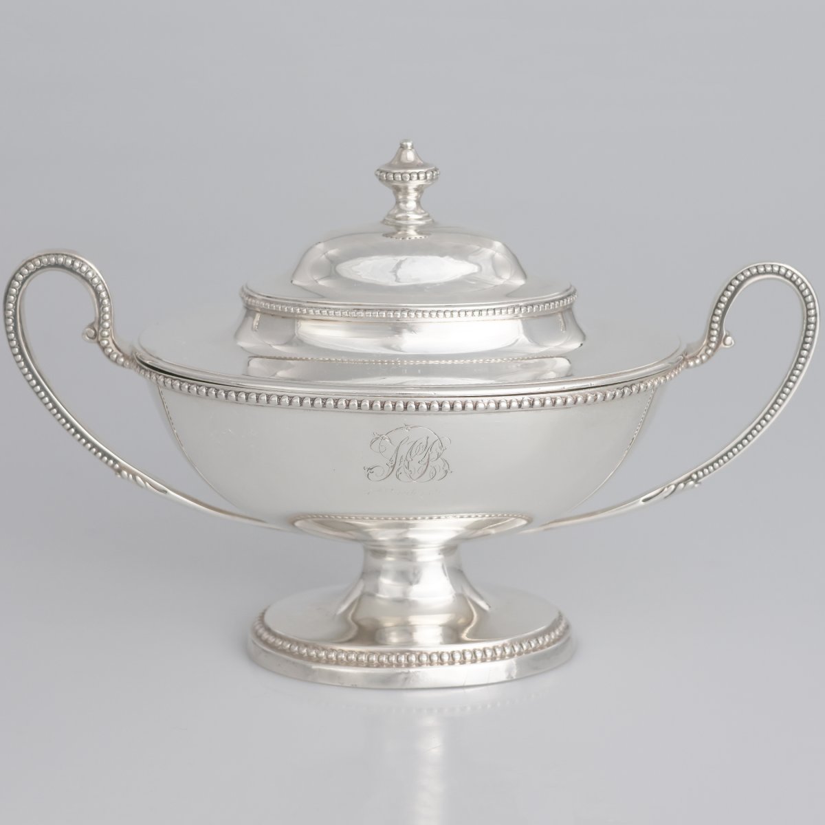 Coppia di zuccheriere con coperchi in argento Giorgio III, Thomas Chawner, Londra, 1783-photo-3