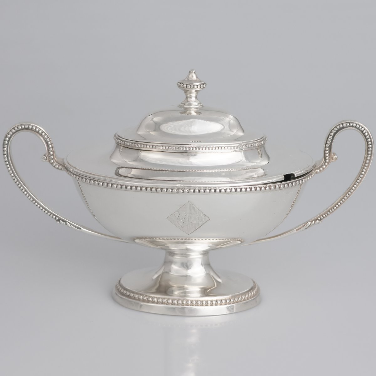 Coppia di zuccheriere con coperchi in argento Giorgio III, Thomas Chawner, Londra, 1783-photo-4