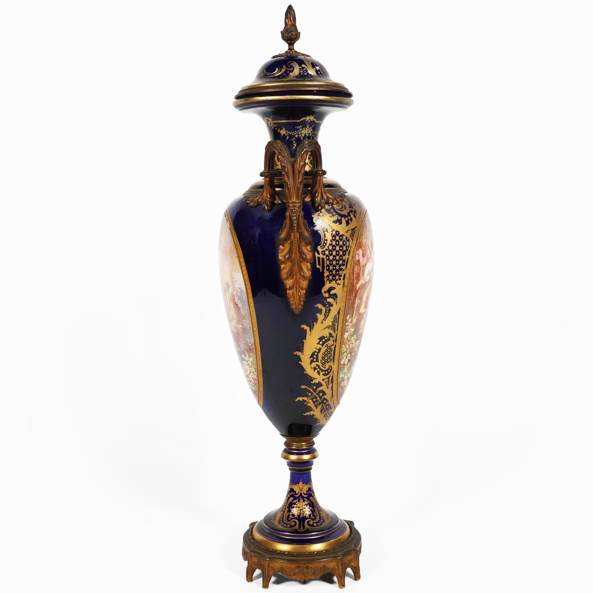 Vaso Francese nello stile di Sèvres. Dipinti firmati Poitevin. Fine XIX secolo-photo-2