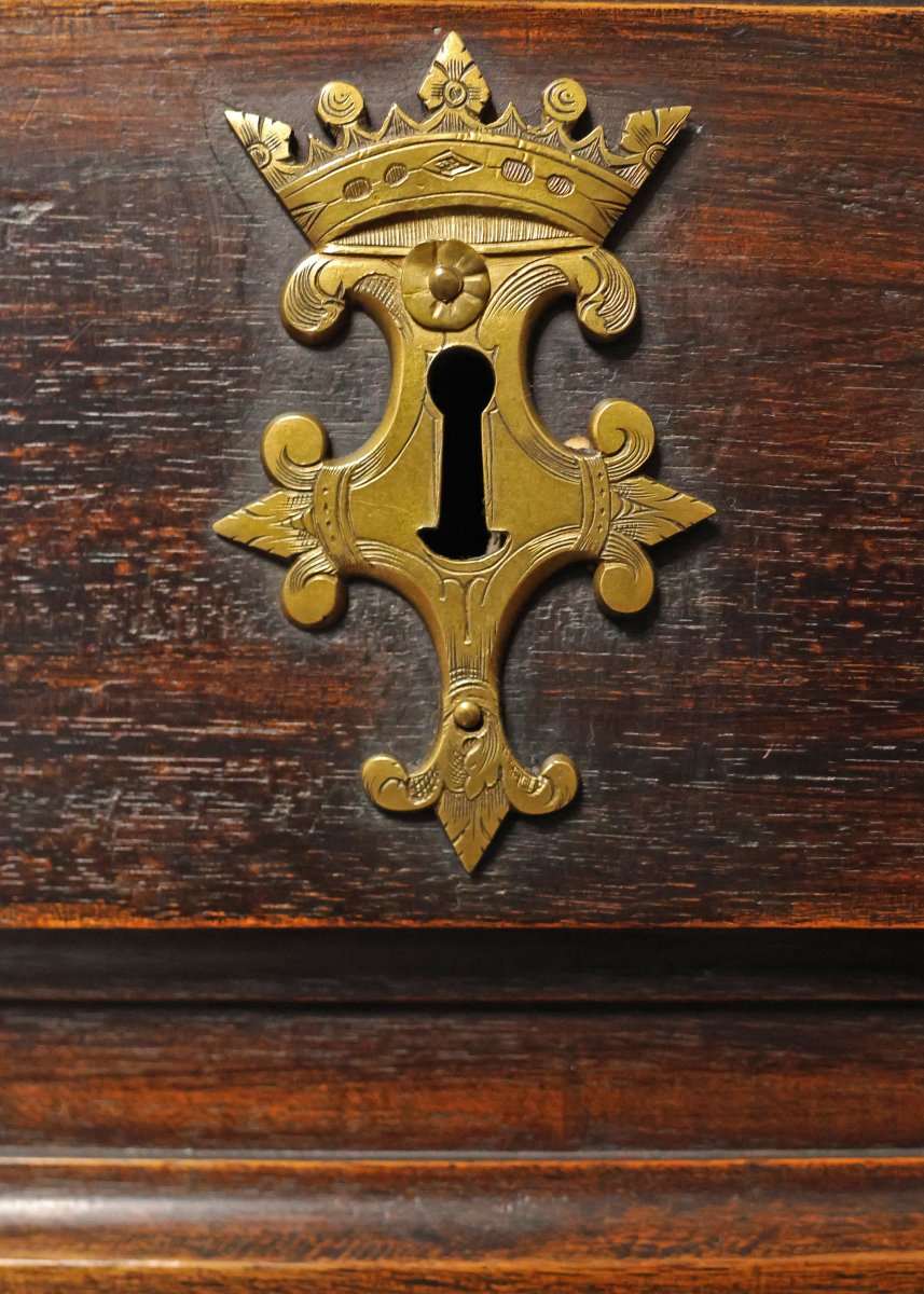 Canterano in legno di noce con lesene dorate e putti moreschi, Ducato di Mantova, XVII secolo-photo-4