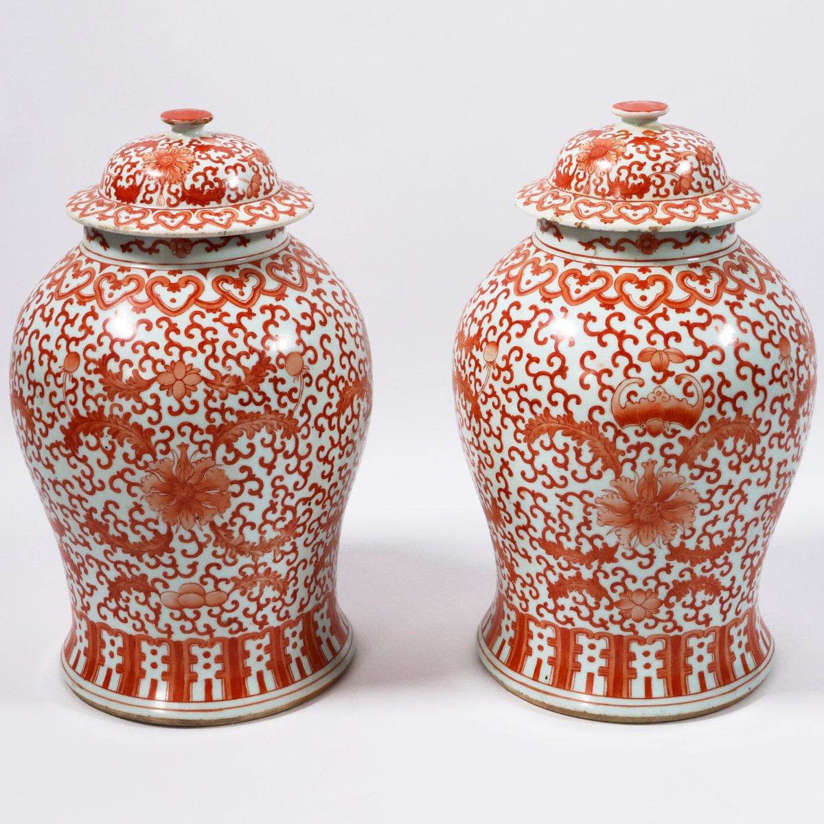 Coppia di vasi in porcellana, decori in rosso, Cina, Dinastia Qing, 1644-1911, XIX secolo-photo-4