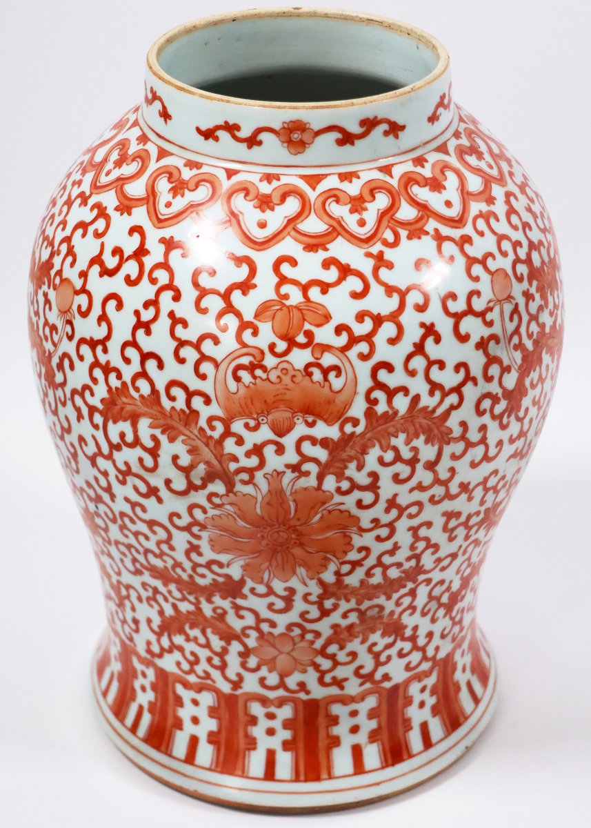Coppia di vasi in porcellana, decori in rosso, Cina, Dinastia Qing, 1644-1911, XIX secolo-photo-3