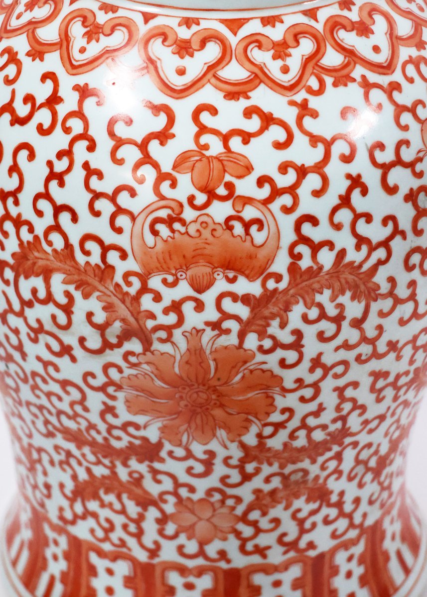 Coppia di vasi in porcellana, decori in rosso, Cina, Dinastia Qing, 1644-1911, XIX secolo-photo-4