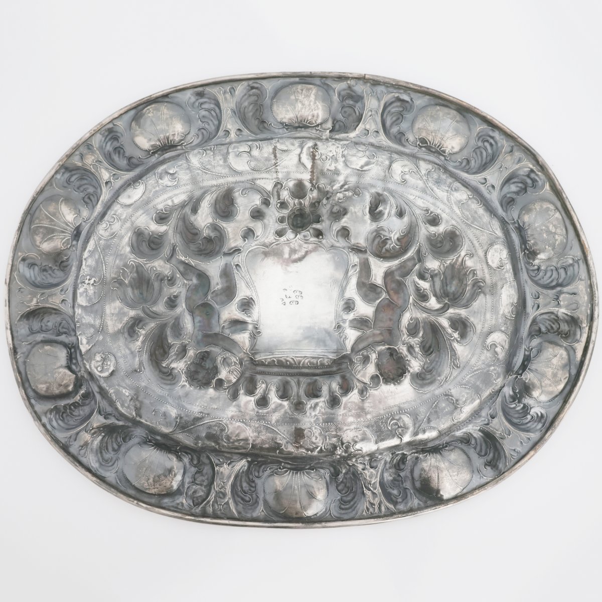 Vassoio da parata in argento. Argentiere Anzolo Castelli?, Venezia, inizi XVIII secolo-photo-2