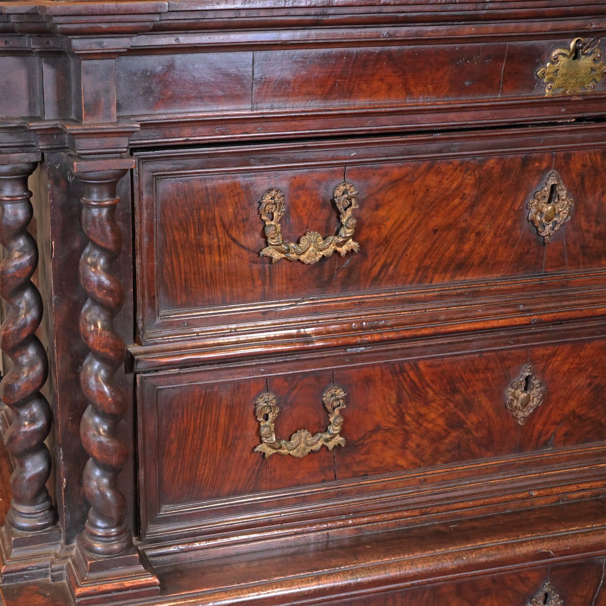Canterano in legno di noce, colonne tortili, Stato Pontificio, seconda metà XVI secolo-photo-1