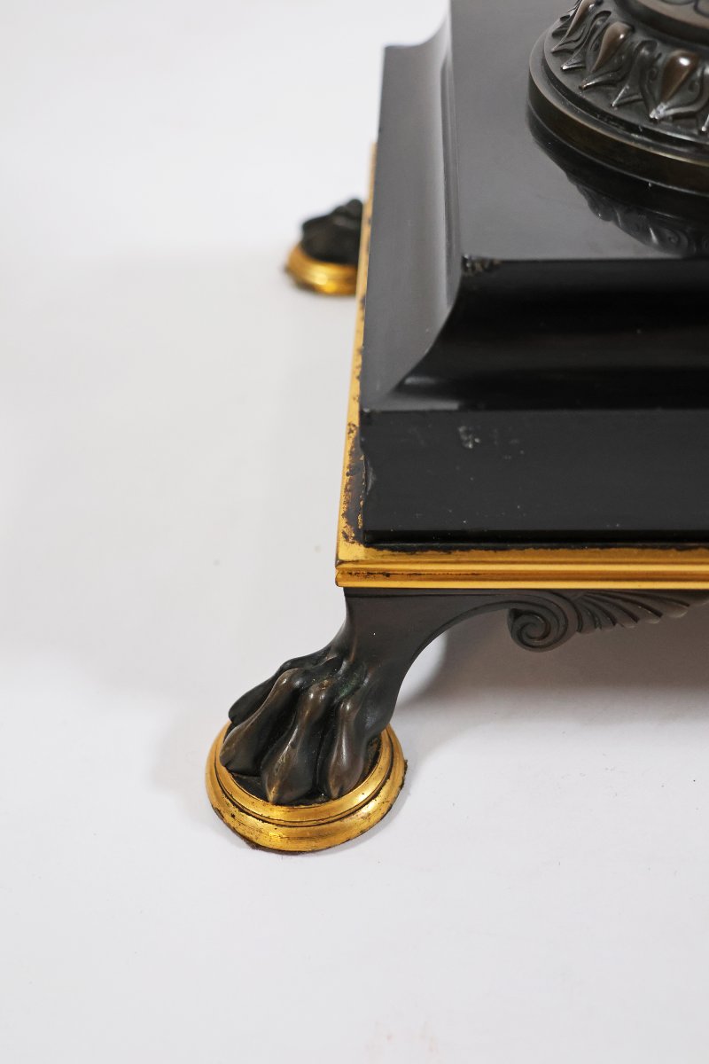 Hippolyte Heizler; Coppia di urne in marmo Noir de Namur con montature in bronzo, circa 1865-photo-3