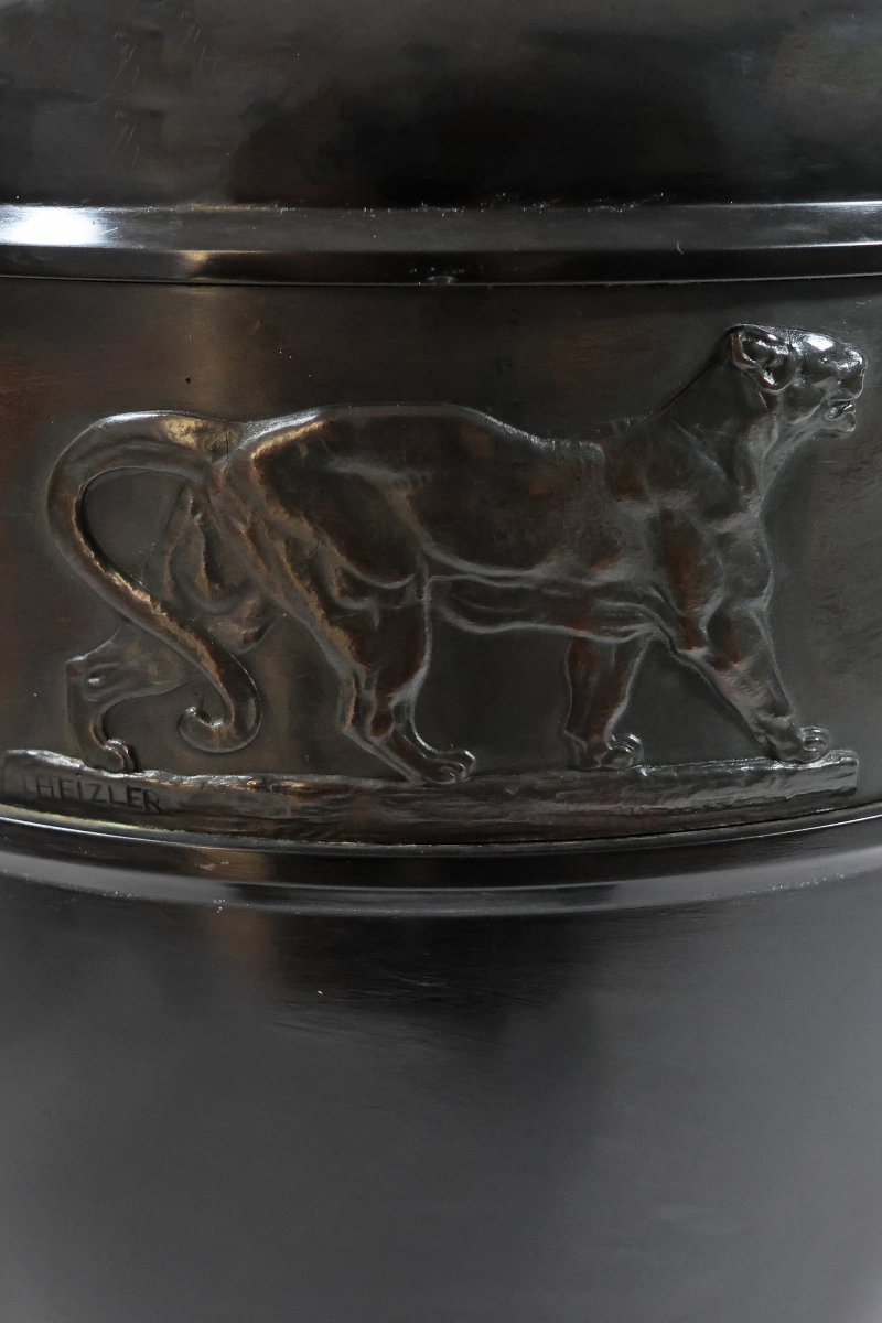 Hippolyte Heizler; Coppia di urne in marmo Noir de Namur con montature in bronzo, circa 1865-photo-4