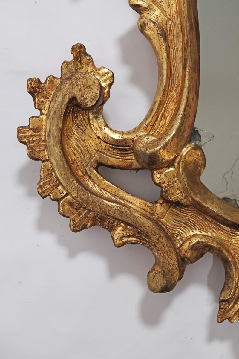 Coppia di specchiere in legno intagliato e dorato. Veneto, XVIII secolo-photo-2