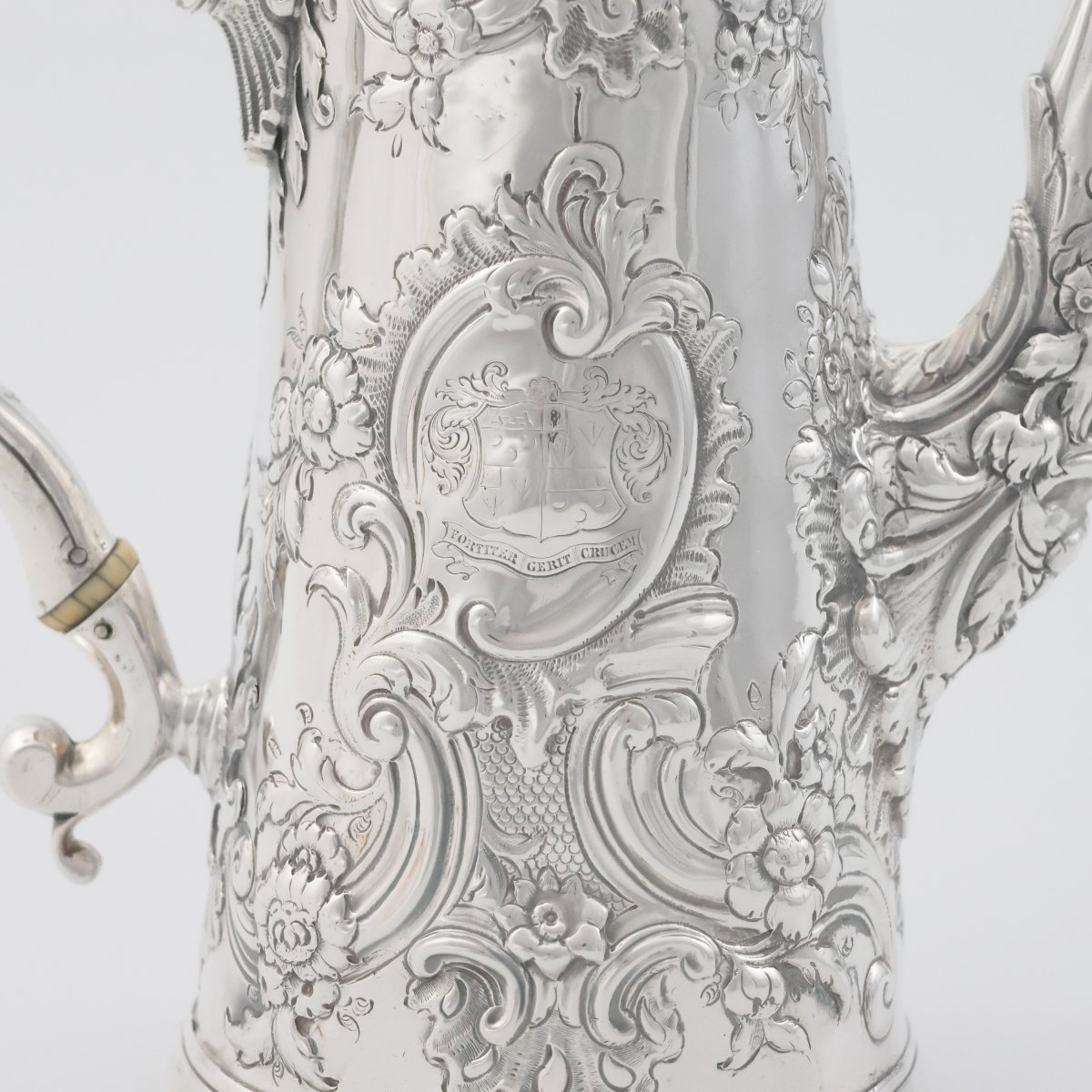 Caffettiera in argento Britannia Regina Anna, James Chadwick?, Londra, 1703-photo-2