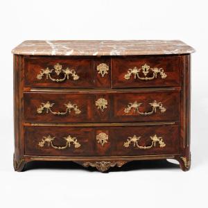 Cassettone Luigi XIV in legno di palissandro. Piano in marmo rosso. Francia, inizi XVIII secolo