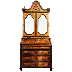 Trumeau lastronato in legno e radica di noce con cornici ebanizzate. Lombardia, XVIII secolo