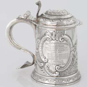Tankard in argento sterling Regina Anna, argentiere RP, Dublino, 1711
