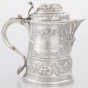 Versatoio con coperchio in argento sterling Giorgio II, Londra, 1734