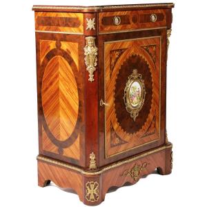 Credenza in legno, intarsi in varie essenze, placche in porcellana, Francia, fine XIX secolo