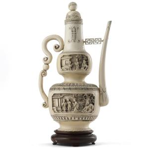 Teiera con coperchio in avorio scolpito ed intagliato, Cina, Dinastia Qing, inizi XX secolo