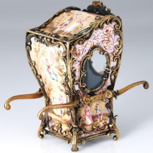 Portantina in argento dorato e smalti policromi. Vienna, fine XIX secolo