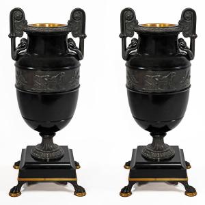 Hippolyte Heizler; Coppia di urne in marmo Noir de Namur con montature in bronzo, circa 1865
