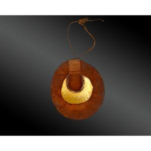 Pectoral Kamano, Kina Highlands, Papua New Guinea