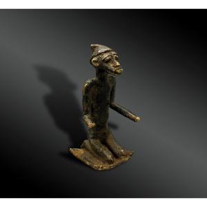 Statuette Depicting A Man In Prayer - Dogon Culture?, Mali - 19th Century Or Earlier