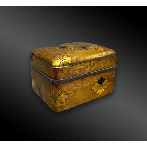 Flower Decorated Box - Japan - Edo Period (1603-1868)